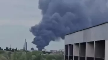 В грузинском Рустави горит склад пластмассы