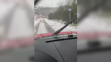 Мощный весенний град и снег обрушились на Сочи