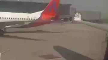 Два самолета столкнулись в аэропорту Нью-Дели