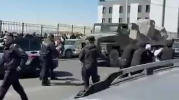 Потасовка сторонников Карапетяна с полицией в Ереване