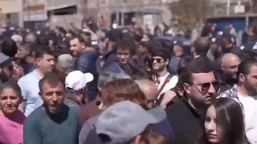 Потасовка сторонников Карапетяна с полицией в Ереване - 2