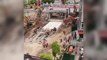 В Китае старый подземный переход заменили на новый за сутки