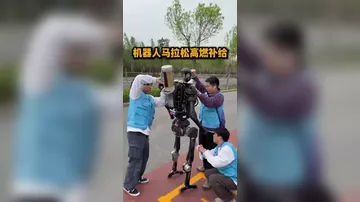 В Пекине роботы-участники полумарафона потребовали техобслуживания