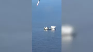 Компания главы Amazon впервые успешно посадила ускоритель ракеты