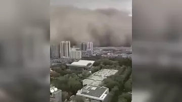 Мощные песчаные бури обрушились на Китай