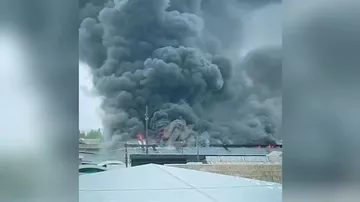 Крупный пожар вспыхнул на рынке в Кыргызстане