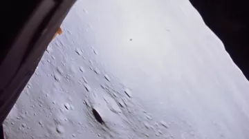 Опубликованы кадры посадки Apollo 16 на Луну