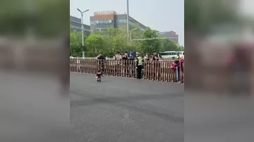 Робот стал звездой полумарафона в Пекине