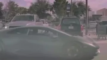 Женщина на пикапе переехала суперкар