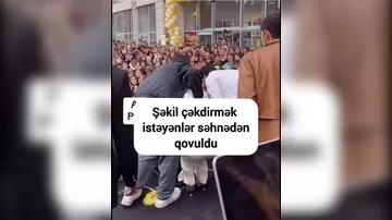 Tanınmış müğənni onunla şəkil çəkdirmək istəyənləri səhnədən QOVDU