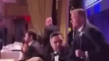 Момент эвакуации Трампа и Вэнса в первые секунды после стрельбы в Вашингтоне