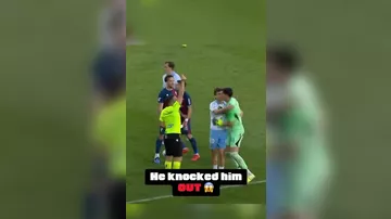 Qapıçı rəqibini yumruqladı