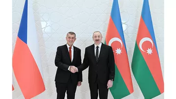 На страницах Президента Ильхама Алиева в соцсетях опубликованы кадры встречи главы государства с Премьер-министром Чехии