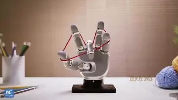 Китайские инженеры показали роботизированную кисть с точностью человеческой руки