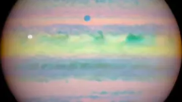 Хаббл зафиксировал редкое тройное затмение спутников Юпитера