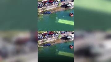 Автобус с пассажирами упал в реку Сена