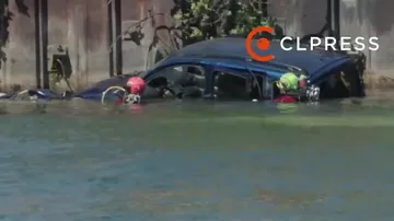 Автобус с пассажирами упал в реку Сена - 3