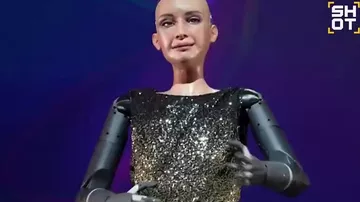 Sofiya adlı robot-humanoid Honkonqda canlı orkestrlə mahnı ifa edib