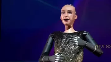 Гуманоидный робот София спела с симфоническим оркестром