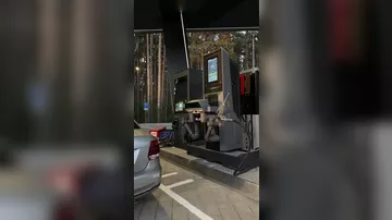 В Екатеринбурге запустили первого в России робота-автозаправщика