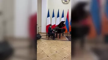 Paşinyanla Makronun bu görüntüləri gündəm oldu
