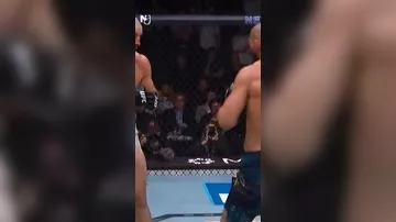 Чимаев проиграл Стрикленду и потерял чемпионский пояс UFC-2