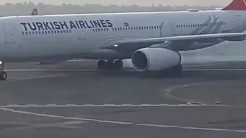 Самолет Turkish Airlines загорелся при посадке в Непале