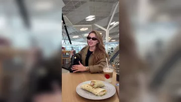 Что в сумке у AyniKhalid?