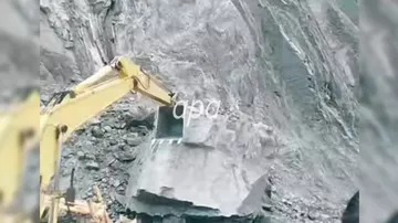 İsmayıllı-Lahıc yolunda sürüşmə olub, yol bağlanıb