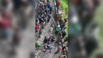 В Бангкоке поезд столкнулся с пассажирским автобусом - 1