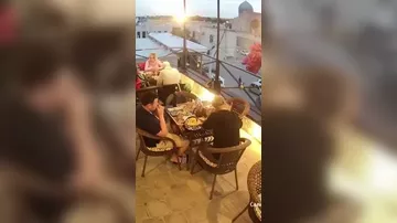 В Бухаре связка шаров взорвалась возле кафе с туристами