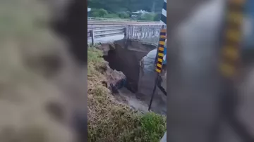 Сильные ливни привели к разрушительным наводнениям в Хатае, есть погибшие