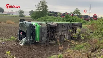 В Турции перевернулся туристический автобус