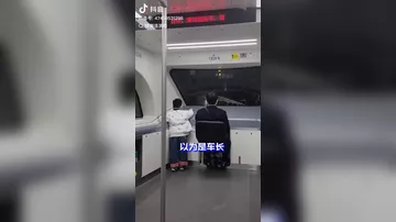 В Китае придумали интересный способ успокоить пассажиров метро