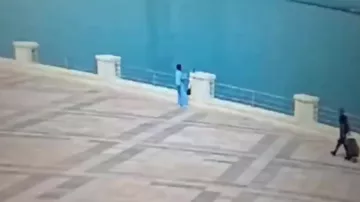 Bulvarda qıza qarşı iyrənc cinayətin görüntüləri yayıldı