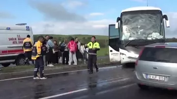 В Турции автобус с туристами вылетел на встречку