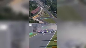 Массовая авария в Монце вывела из гонки восемь экипажей