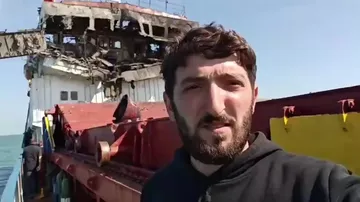 Первые кадры судна с азербайджанцами, атакованного в Азовском море