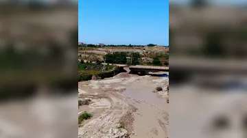 Ataçay üzərində yerləşən körpüdə bir neçə gün əvvəl sel sularının yaratdığı problem aradan qaldırılıb
