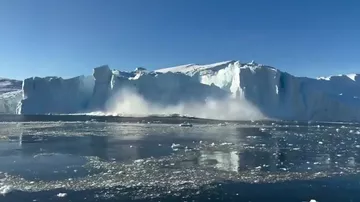 Эффектное видео обвала ледника в Гренландии