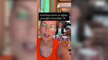 Турецкий трэвел-блогер попробовала фисинджан плов в Азербайджане