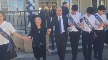 Nazir məzunlarla “Yallı” oynadı-2
