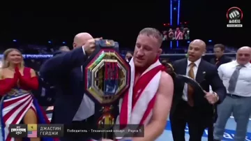 Джастин Гейджи победил Илию Топурию в Белом доме и стал чемпионом UFC в легком весе - 2
