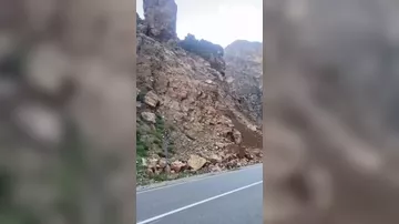 Мощный камнепад накрыл дорогу в Дагестане