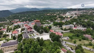 Azərbaycan və Türkmənistan prezidentləri Şuşa məscidində tikinti işlərinin gedişi ilə tanış olublar