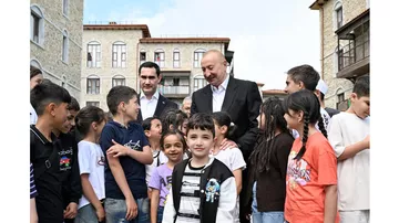 Prezident İlham Əliyevin Şuşa şəhərində inşa edilmiş birinci yaşayış kompleksində uşaqlarla görüşünə dair paylaşım edilib
