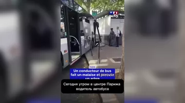 Во Франции автобус вылетел на тротуар