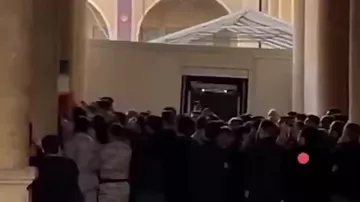 В Иране прощаются с аятоллой Хаменеи-3