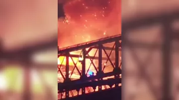 На Бруклинском мосту в Нью-Йорке произошел пожар - 1