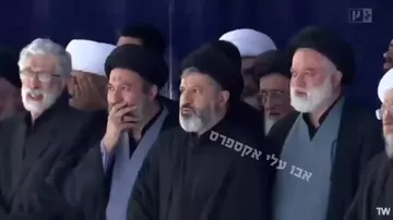 Oğlanları Xameneinin vida mərasimində